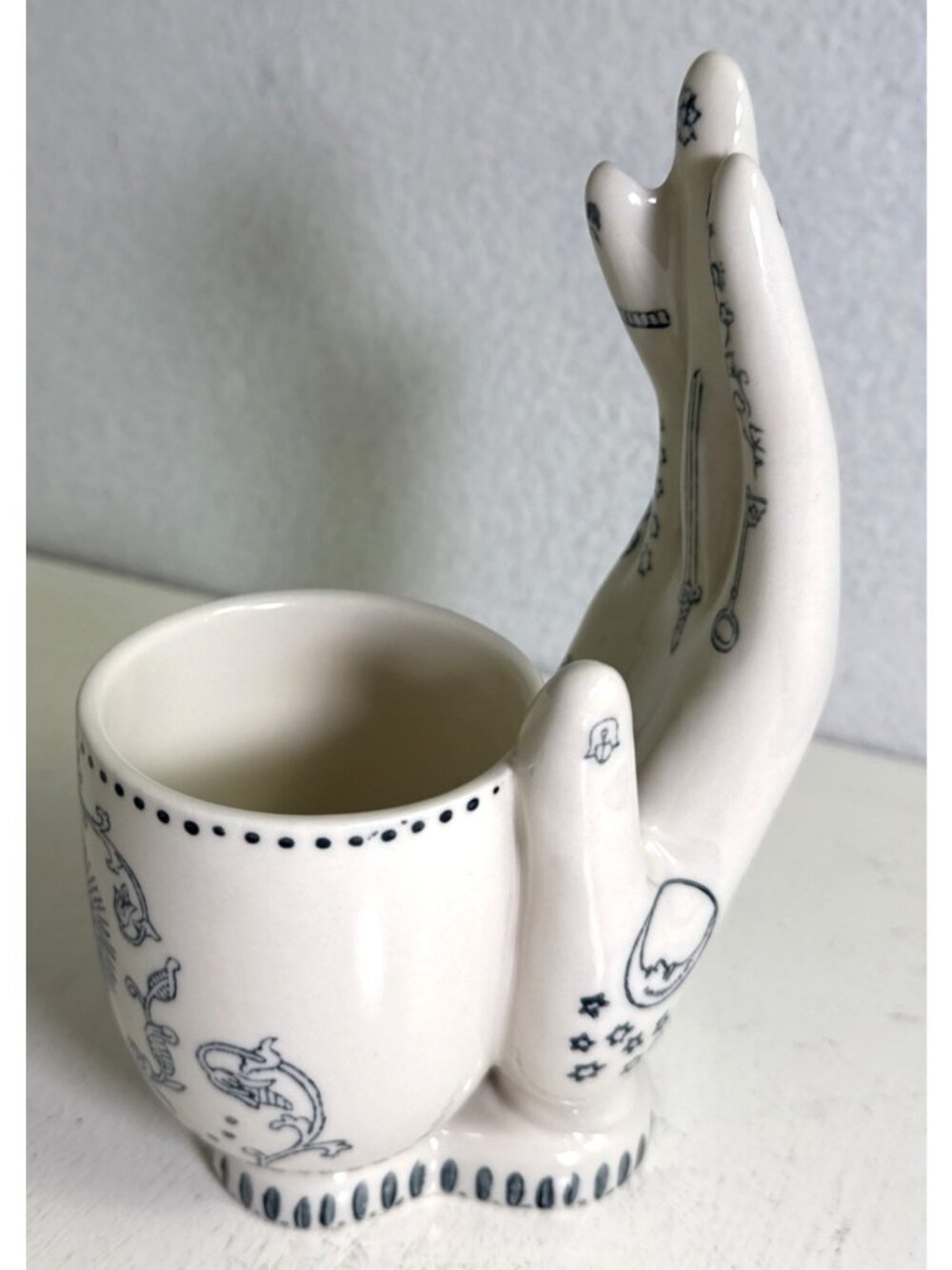 Anthropologie Lavinia Blue Ivory Ceramic Hand Pencil Cup 7" SOLD OUT - Picture 9 of 13